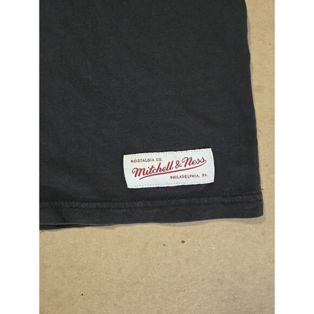 Mitchell & Ness Chicago T Shirt V Neck Red Trim Nostalgia Co. Menswear boy 18-20 - Picture 3 of 9
